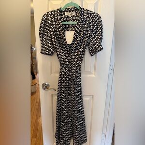 Elegant Black and White Lily DVF dress , NWT size 2